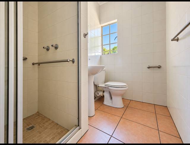 2 BEDROOM RETIREMENT UNIT FOR SALE IN THREE RIVERS EAST